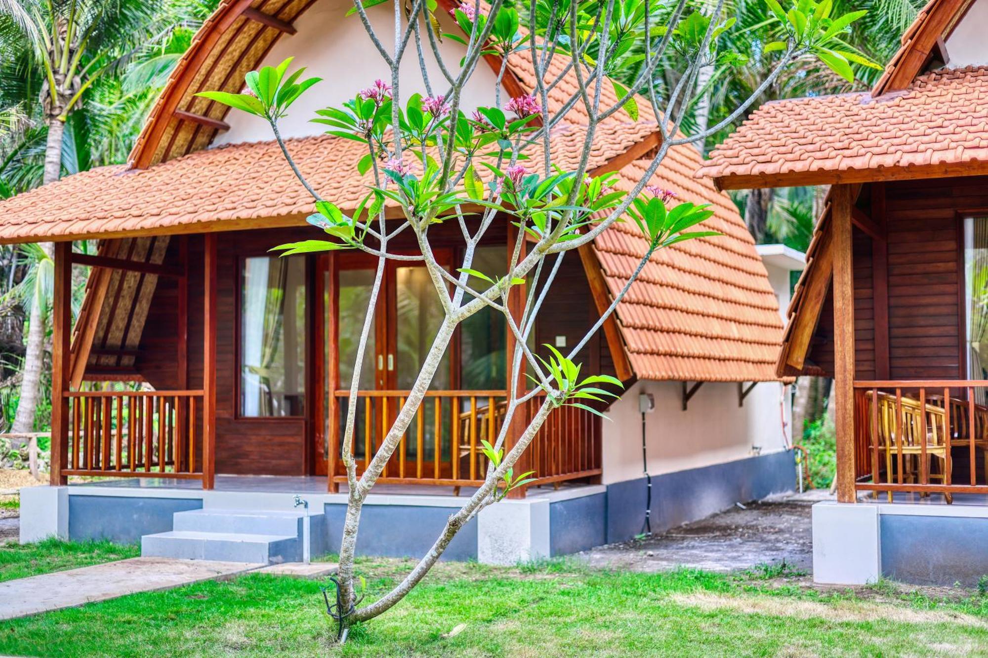 Puri Yalus Bungalow Apartment Toyapakeh Bagian luar foto